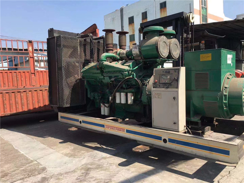 泸溪如何判断柴油发电机组的机油温度是否达到了合适的预热温度？