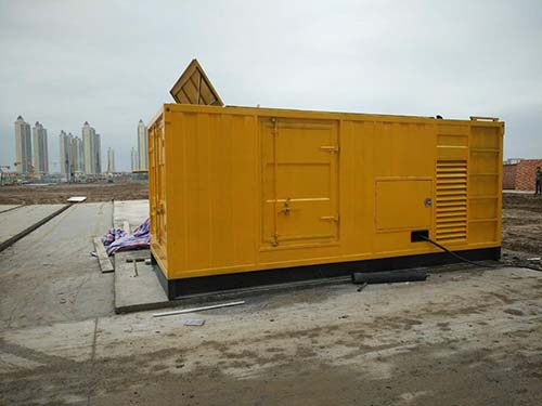 泸溪合同中关于乙方责任导致工期延误的赔偿标准应该如何制定?